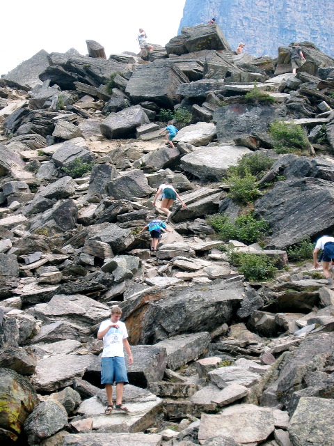 Natan, Mia, Ben, Moraine Lake