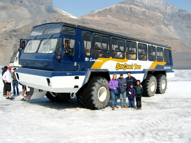 Martha, Mia, Ben, Natan, Aron, Athabasca glacier, Columbia Icefields