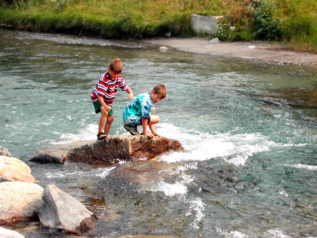 Natan & Aron, Spray River, Banff