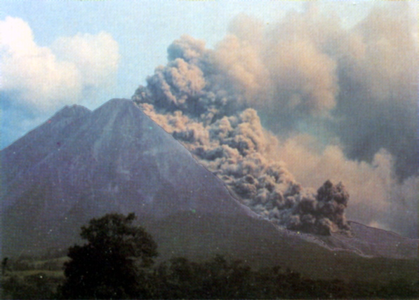 VolcanArenal1