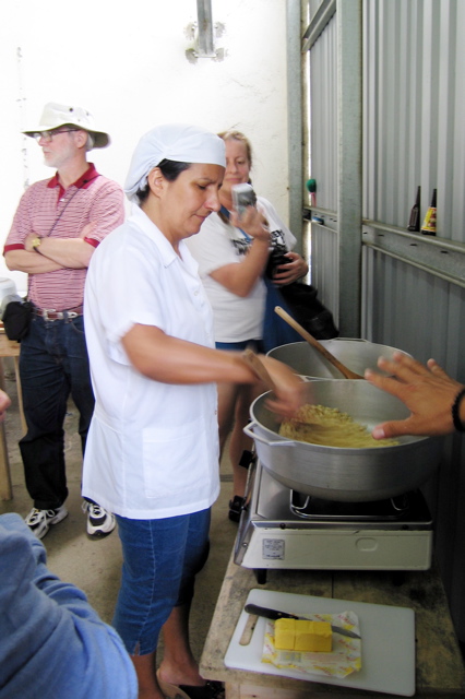 Macadamia brittle making 1