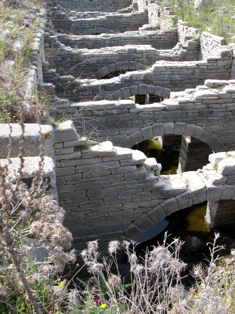 85. Delos, cistern for rainwater